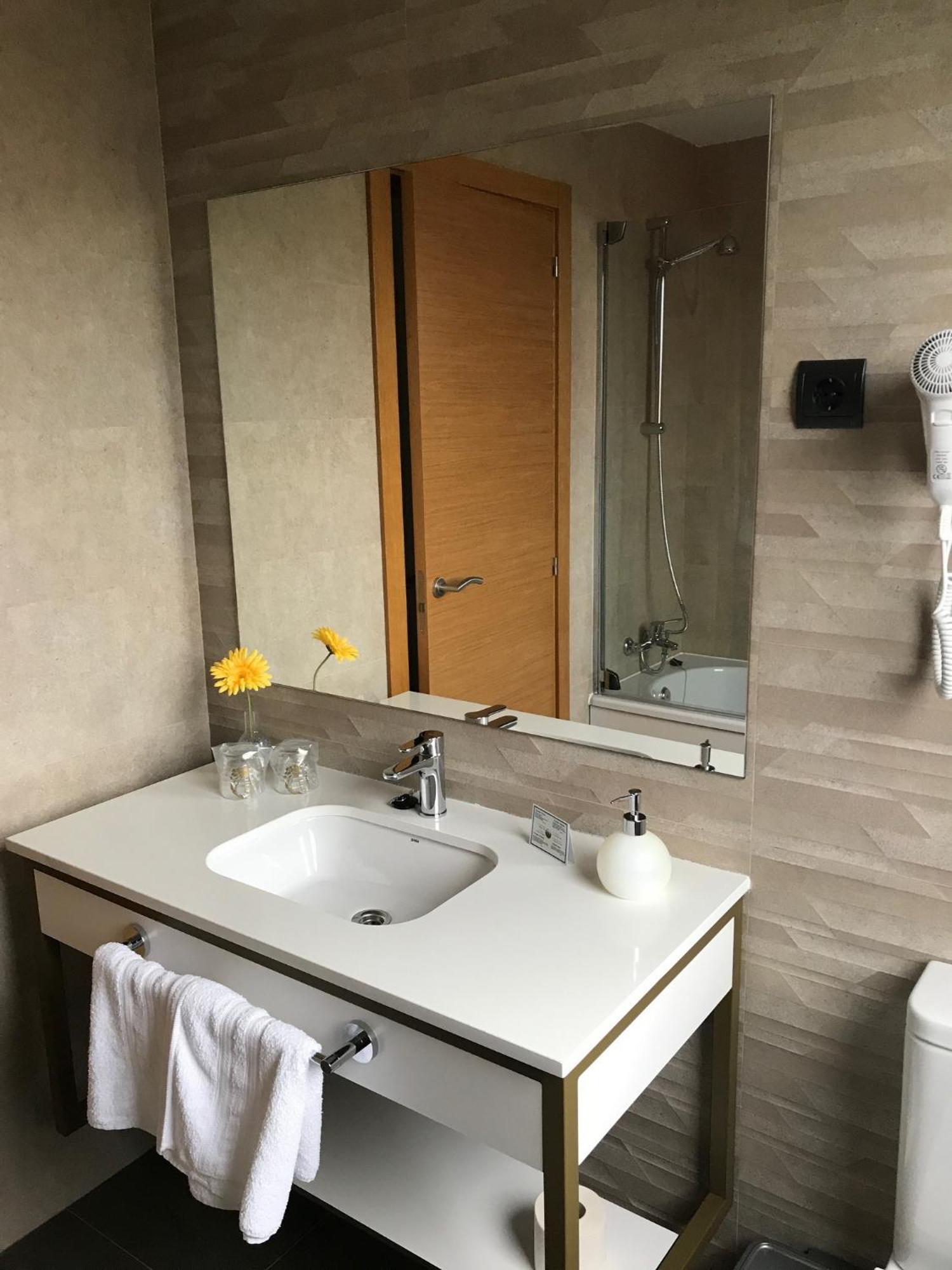 Hotel Mercedes Camargo Room photo